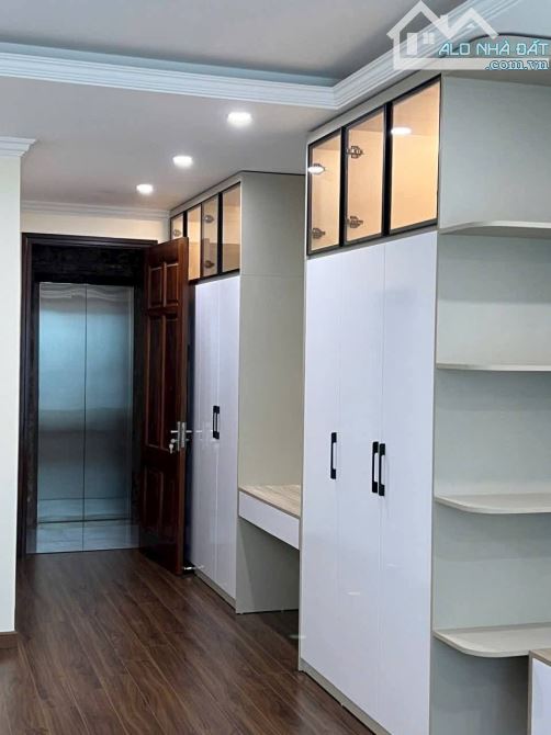 NHỈNH 18 TỶ, NHÀ PHÂN LÔ, Ô TÔ, NGUYỄN VĂN HUYÊN, CẦU GIẤY, DT 50M ,7 TẦNG, MT 4M - 5