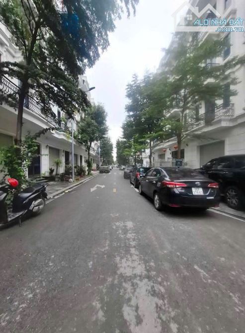 SIÊU PHẢM LUXURY(KIẾN HƯNG)HÀ ĐÔNG,P.LÔ VỈA HÈ Ô TÔ TRÁNH,3 THOÁNG,80MX6T,GIÁ 22,8 TỶ - 5