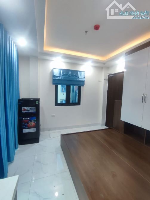 Tổng 11 phòng cho thuê - 50m2 - 2 mặt ngõ - 7 tầng thang máy cách phố Cự Lộc 30m - 11 tỷ - 5