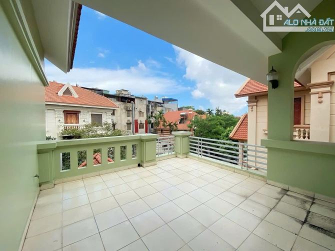 Bán biệt thự đường Văn Cao bên phía Lạch Tray, dt 267m2, ngang 22m, nhà 3 tầng có thang má - 6