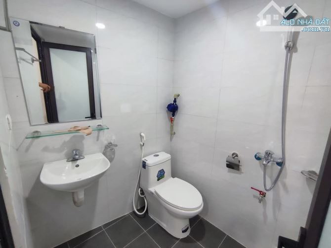 Tổng 11 phòng cho thuê - 50m2 - 2 mặt ngõ - 7 tầng thang máy cách phố Cự Lộc 30m - 11 tỷ - 6