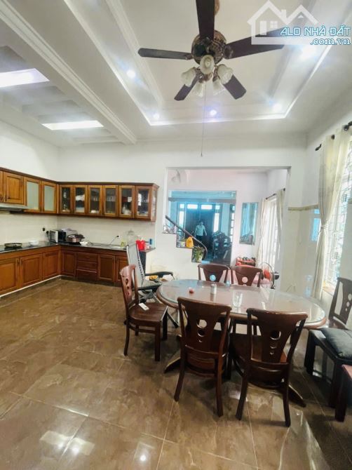 Bán Biệt Thự Sân Vườn  Q12 - 240M2 (12 x 20 ) - 4Tầng - Mặt Tiền  -  Chỉ 14,99Tỷ. - 7