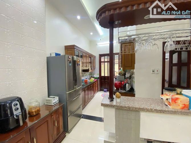 Bán biệt thự đường Văn Cao bên phía Lạch Tray, dt 267m2, ngang 22m, nhà 3 tầng có thang má - 7
