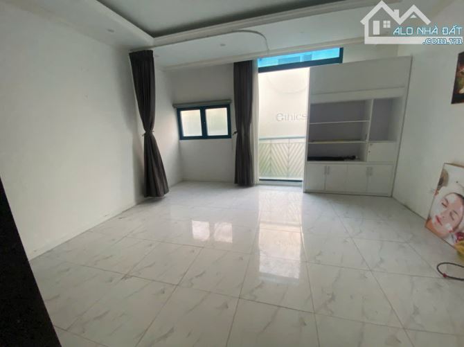 Cho thuê liền kề Galaxy Vạn Phúc – Tố Hữu.DT : 100 M * 6 Tầng.MT : 6 M.Chia phòng.giá 36t - 7