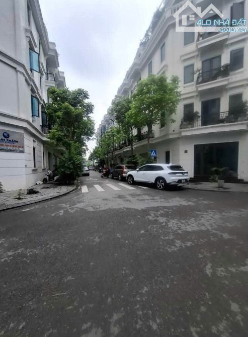 SIÊU PHẢM LUXURY(KIẾN HƯNG)HÀ ĐÔNG,P.LÔ VỈA HÈ Ô TÔ TRÁNH,3 THOÁNG,80MX6T,GIÁ 22,8 TỶ - 7