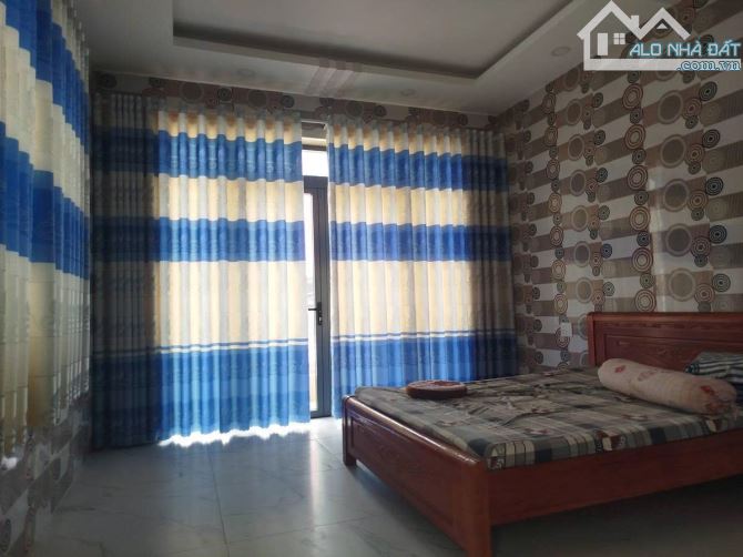 Nhà bán: đường Lê Thiệt. Q Tân Phú, DTSD 112,5m2. Nở hậu. 2 tầng. Giá bán 13,5 tỷ - 8