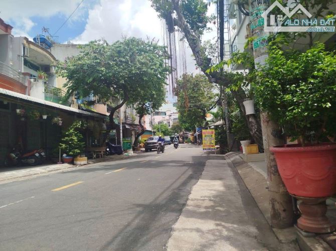 Nhà bán: đường Lê Thiệt. Q Tân Phú, DTSD 112,5m2. Nở hậu. 2 tầng. Giá bán 13,5 tỷ - 9