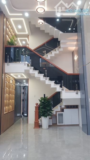 Bán nhà 235/ sát mặt tiền chợ gò xoài. Phường bhha. Bình tân . giá 10,5 tỷ thương lượng - 9