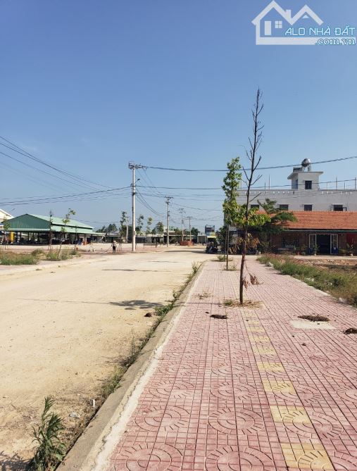 Bán Đất Khu dân cư Chợ Cảnh Hàng Liêm Định, Nhơn Phong dt 95.5m2 Giá 890 triệu