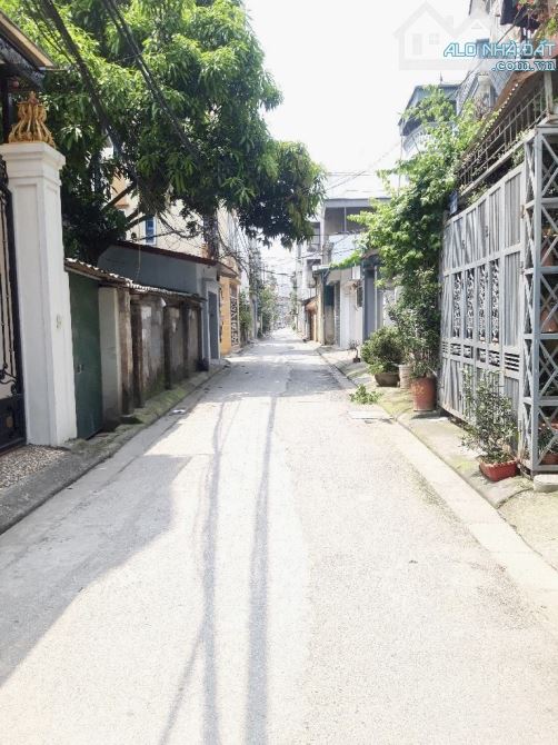 Bán đất Giang Biên 41m sổ đẹp lô góc, mặt ngõ oto giá nhỉnh 7 tỷ - 1