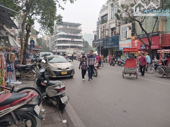 Cần bán nhà mặt phố Hàng Gai, 5 sổ đỏ 360m2, mặt tiền 12m. Tặng GPXD.
