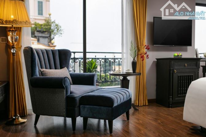 Khách Sạn Mặt Phố Cổ Hàng Bông DT 140m2 x 10T. MT 7,5m, 120 tỷ Doanh thu ~ 1 tỷ/ tháng.