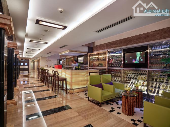 Bán khách Sạn mặt phố Cầu Gỗ, 13 tầng, 256m2, măt tiền 8.5m, 1 hầm, 215 tỷ rất gần hồ gươm