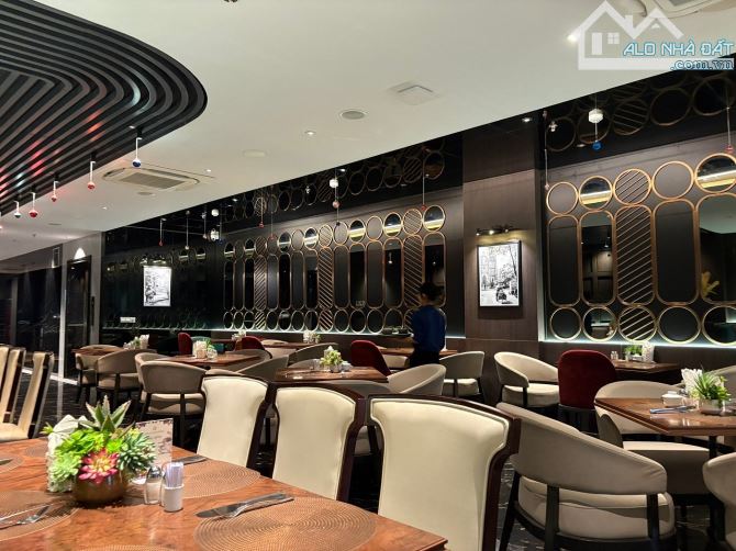 Bán khách sạn mặt phố Hàng Bông, DT: 155m2, 9 tầng 160 tỷ - đi bộ vài bước thấy hồ Gươm,