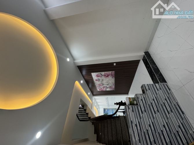 35M. 5 TẦNG. 7,2 TỶ. ÔTÔ ĐỖ CỬA. NHÀ ĐẸP.GẦN PHỐ. PHÚC DIỄN. BẮC TỪ LIÊM.