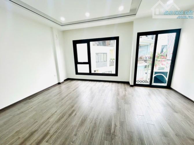 “Hiếm! Nhà 5 tầng mới, ô tô đỗ gần – Đặng Vũ Hỷ – Long Biên – chỉ 4.95 tỷ!”