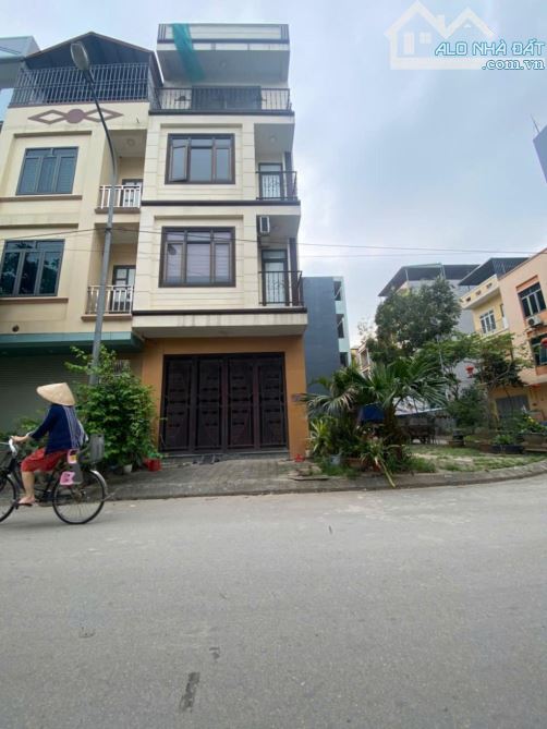 PHÂN LÔ BÀN CỜ – Ô TÔ TRÁNH – THANG MÁY – 2 MẶT THOÁNG – KINH DOANH VĂN