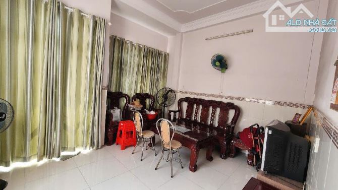 Bán nhà MT Hồng Lạc, P.11, Tân Bình, DT  105m2 - 4.5 × 23.5 - 3 tầng, Giá 13.48 tỷ TL.