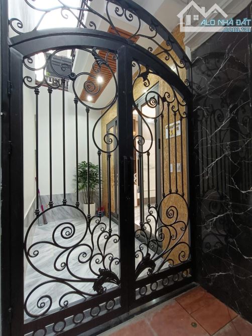Đường Láng thoáng trước sau sân để xe máy riêng công năng đầy đủ