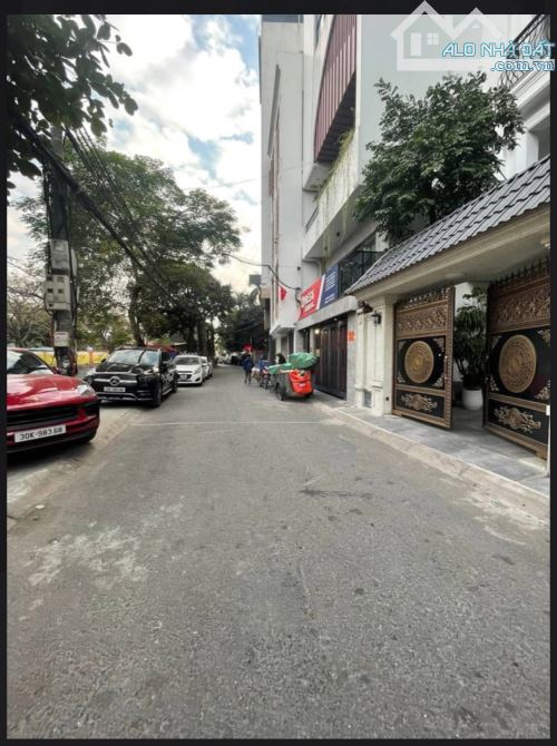 Cần bán nhà Hoàng Quốc Việt 80m, 8tầng thang máy.