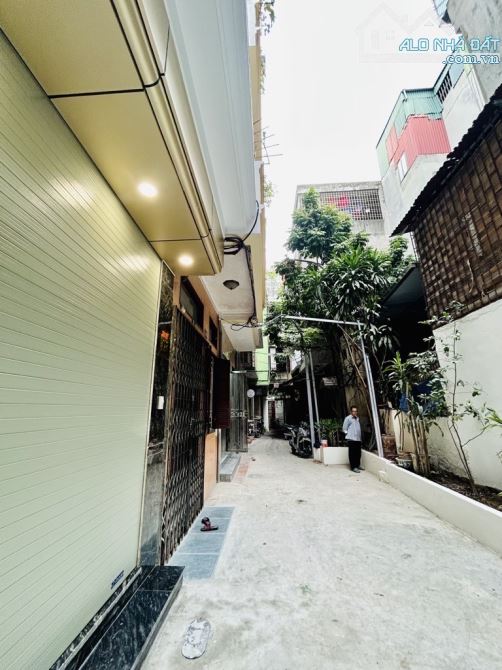 Nhà mới tinh ở Khâm Thiên thang máy gần phố ngõ nông