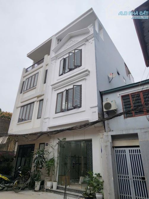 BÁN NHÀ Phố Chợ con vô vàn tiện ích, 55m2 xây 4 tầng kiên cố, ngõ nông
