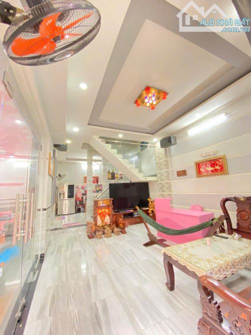 Bán nhà mặt tiền đường 20m sầm uất  4.5x20m 3 tầng đường  lê cơ an lạc bình tân 10.x tỷ