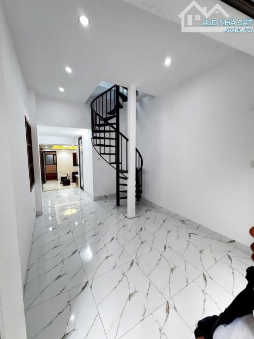 BÁN NHÀ KHÂM THIÊN ĐỐNG ĐA 5.5Tỷ 35m 5T MT 4.5m NGÕ THÔNG GẦN PHỐ BA GÁC ĐỖ CỬA