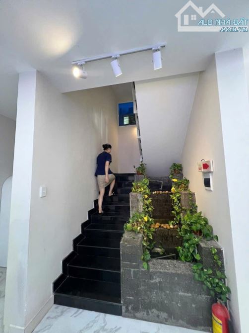 BÁN TOÀ NHÀ 5 TẦNG MẶT TIỀN QUANG TRUNG 9x14,5m GIÁ 14,9 TỶ