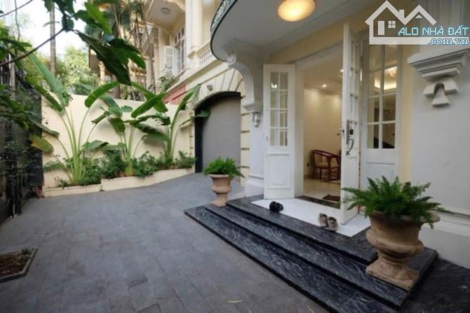 Biệt thự Pháp Tân cổ điển siêu đẹp - Lô góc 3 thoáng - Ngõ ô tô tải tránh - Kinh doanh