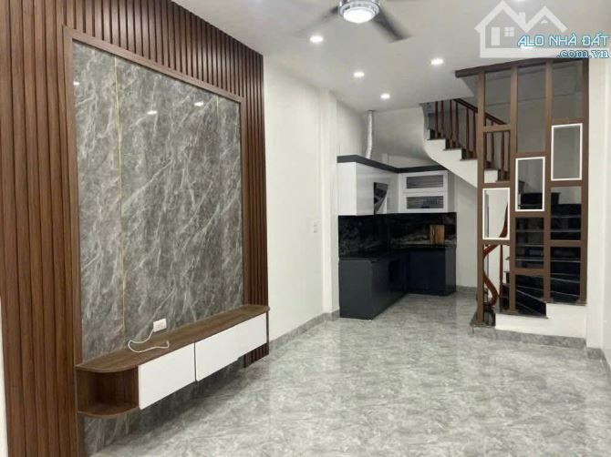 CHO THUÊ NHÀ PHỐ Nguyễn Lam , Long Biên 32m, 5 tầng, 9 triệu, full NT, Ô TÔ, KD ONLINE