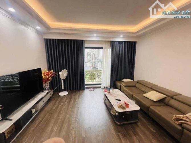BÁN NHÀ TRẦN QUỐC HOÀN, PHÂN LÔ, ÔTÔ ĐỖ 2 ĐẦU, VỈA HÈ, KINH DOANH, 41M2 GIÁ 13 TỶ 750
