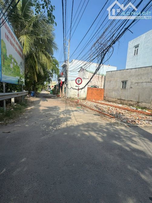 gần Quốc lộ 13, Sông Sài Gòn__2Tỷ6__2 Lô mặt tiền đường Vĩnh Phú 38A, đường xe hơi thông