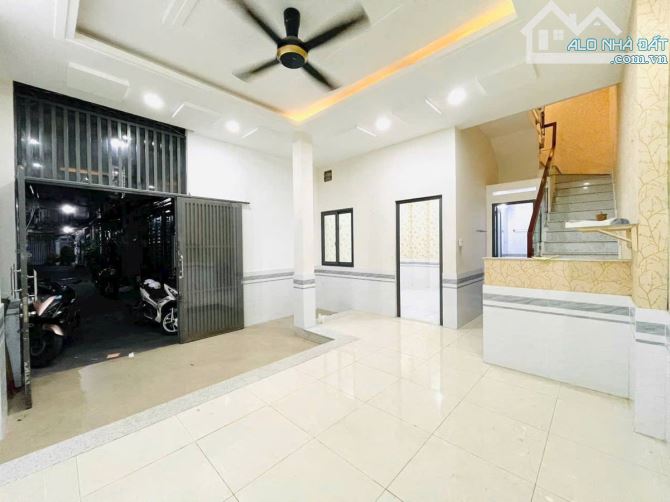 Căn nhà 1 trệt 2 lầu,mái đúc, hẻm xe hơi ngay trường Võ Thị Sáu P.16 Gò Vấp.