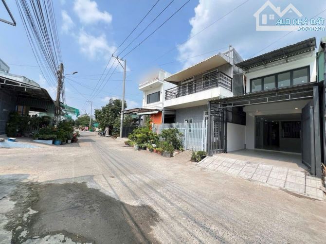 Bán nhà xưởng đang cho thuê ở KCN Tân Phú Trung Củ Chi 5x39 ( 210m2 ) Sổ hồng riêng