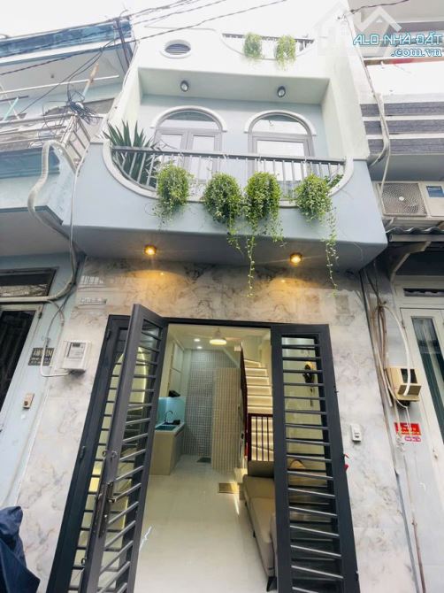 Nhà xây mới Thống nhất Gò Vấp di chuyển trung tâm thuận tiện
