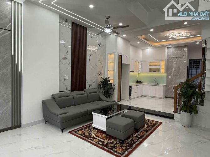Bán nhà trệt 2 lầu trung tâm Thuận An tỉnh Bình Dương