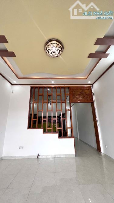 Nhà hẻm Nguyễn Cơ Thạch gần hoa viên Thành Nhất