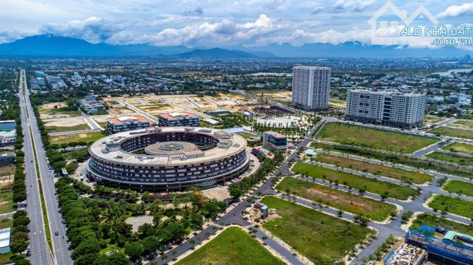 Lô đất FPT view kênh, mặt tiền ngang 8m.