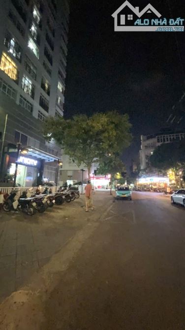 BÁN NHÀ NGAY MẶT TIỀN CỘNG HOÀ 71m NHỈNH 4TỶ