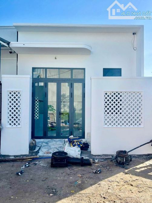 Bán gấp căn nhà cấp 4, SHR, ngay Thị Trấn Củ Chi, Giá 1 tỷ 350.