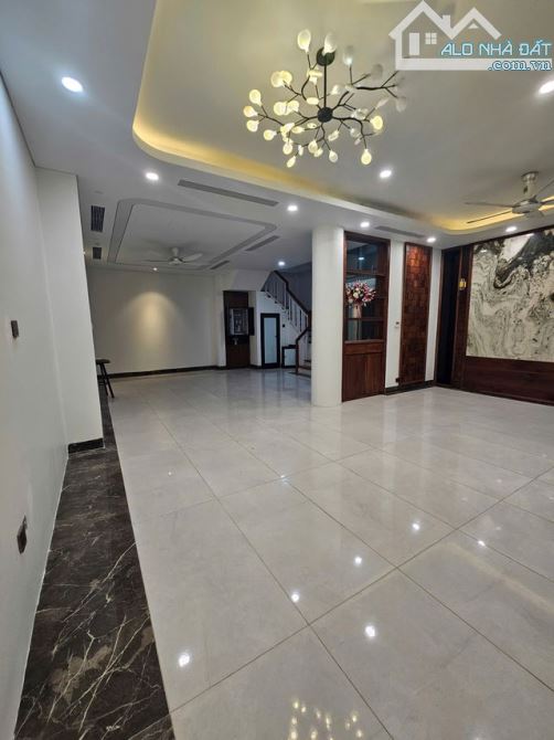 Bán Shophouse đường Nguyễn Trãi, Thanh Xuân, kinh doanh đỉnh.