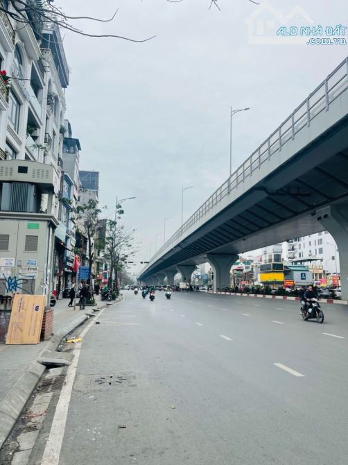 Bán nhà KINH DOANH mặt phố MINH KHAI - Hai Bà Trưng, VỈA HÈ rộng, 57m2, mặt tiền 4m, 22,tỷ
