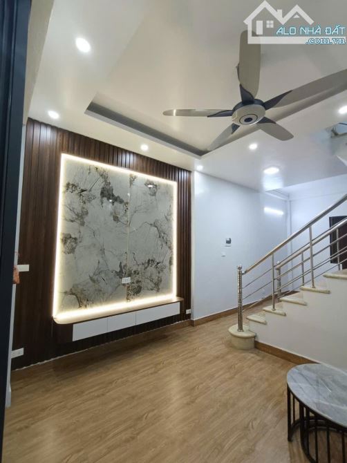 BÁN NHÀ PHỐ ĐÔNG THIÊN - VĨNH HƯNG - NGÕ THÔNG - Ô TÔ ĐỖ GẦN NHÀ - 35m2 - 5,86 tỷ
