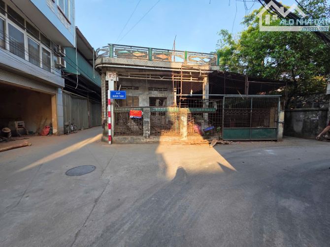 Diện tích: 97m² (mặt tiền rộng 6m) GIÁ 2 TỶ 

 rộng, thoáng – cực kỳ thuận lợi kinh doanh