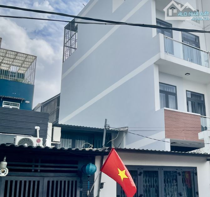 Bán nhà Tân Quy, nhà cũ tiện xây ngôi nhà mơ ước, 80m2 chỉ 6.2 tỷ