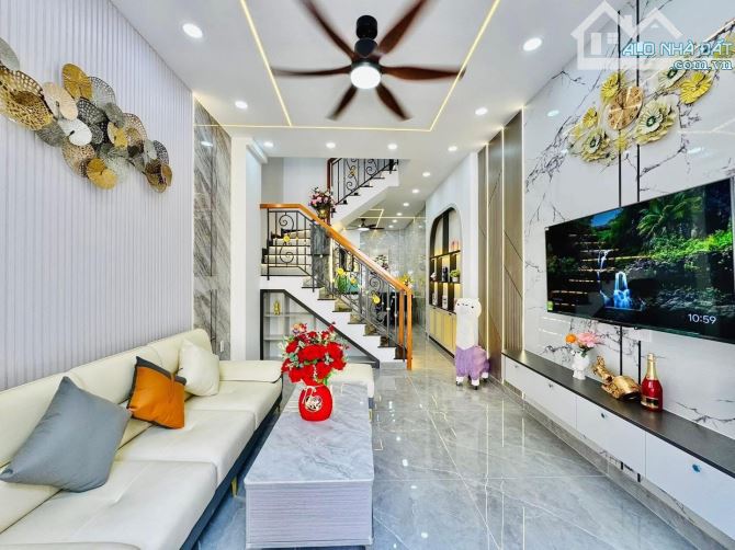 Nhà đẹp 1 trệt 2 Lầu 56m2 ngay Khuông Việt, Tân Phú. Giá: 3 Tỷ 090. SHR, hẻm ô tô 5m