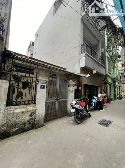 BÁN NHÀ C4 ĐẠI TỪ . 10 M RA Ô TÔ TRÁNH . MT 4,4 M . GIÁ 9,3 TỶ . ĐẸP NHẤT KHU VỰC