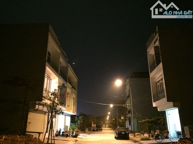 CHỦ BÁN GIÃN DÂN HOÀ ĐÌNH TẶNG NHÀ CẤP 4 SẴN HỢP ĐỒNG THUÊ