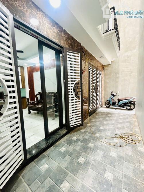 NHÀ MỚI KÍNH KOONG, PHỐ ĐÔNG THIÊN - VĨNH HƯNG - NGÕ NÔNG - GẦN PHỐ - 30M2 - 5,85 TỶ